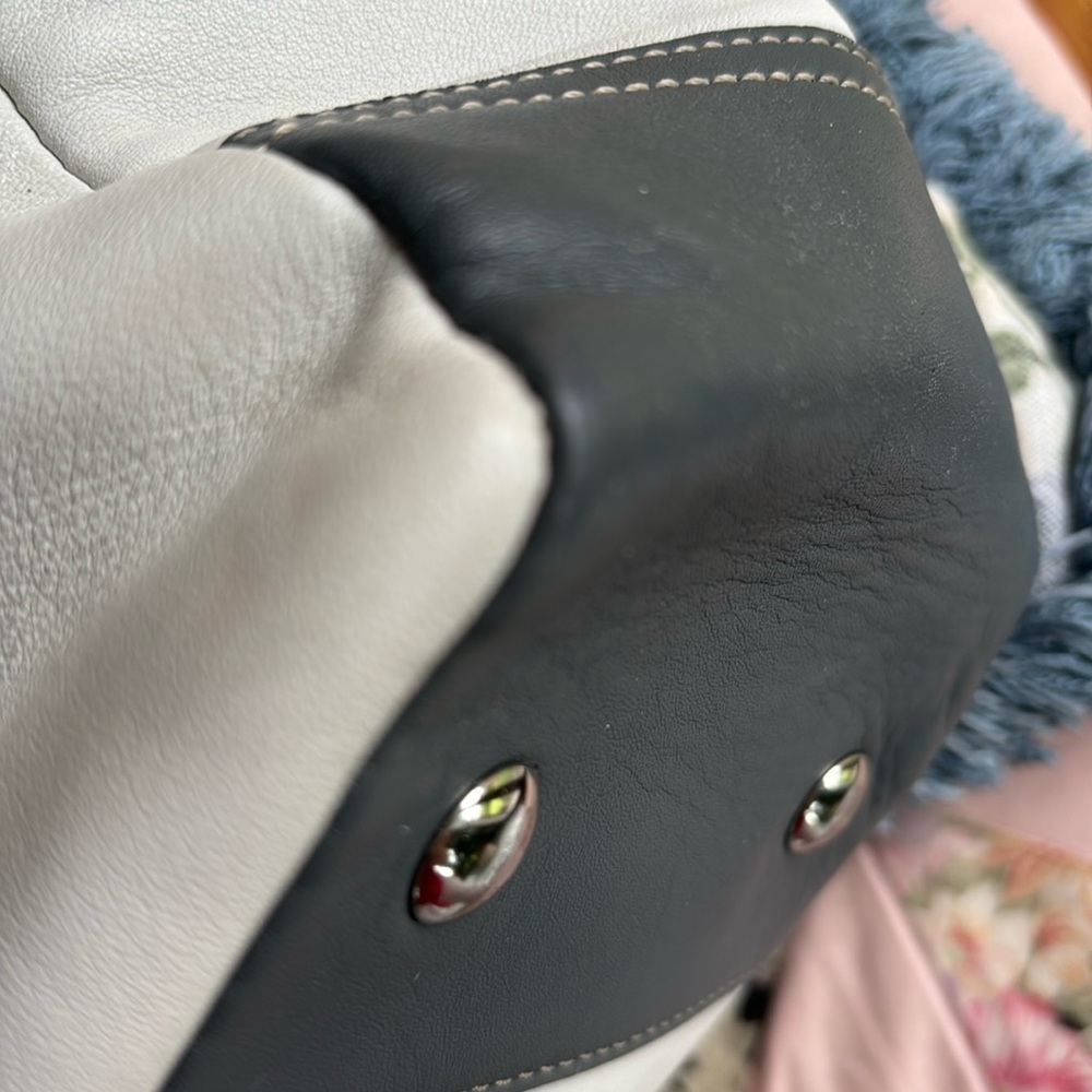 Coach F14673  Soho gallery Tote vintage  shoulder bag   Leather white/ deep gray - Picture 17 of 17